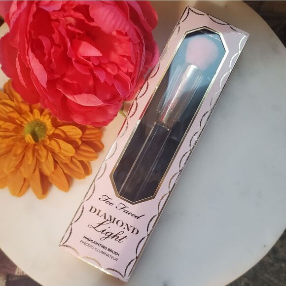 Too Faced Diamond Lights Crystal Handle Highlighter Brush - Picture 6 of 10